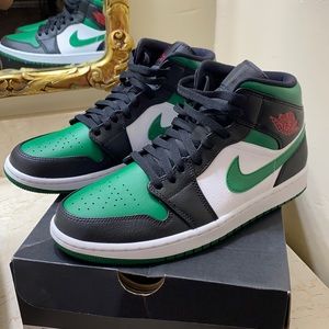 New in box Men’s Air Jordan 1 Mid